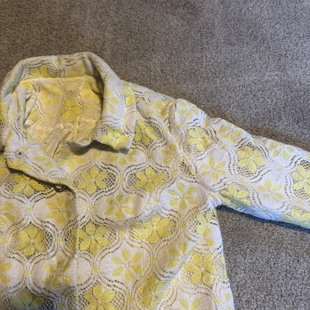 VNTG 70s Women's Yellow White Floral Swing Coat with creme satin lining - Picture 6 of 7